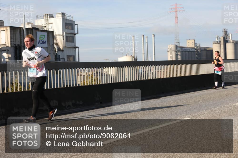 03.10.2025 - Köhlbrandbrückenlauf Lena Gebhardt http://msf.ph/oto/9082061 03.10.2025 10:04:25 Position 2 996 meine-sportfotos.de