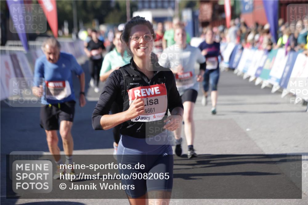 03.10.2025 - Köhlbrandbrückenlauf Jannik Wohlers http://msf.ph/oto/9082065 03.10.2025 13:18:10 Ziel 4472, 4473, 4581, 4600, 4620, 4661, 4682, 4950, 5209, 5454, 6310, 6326, 6633, 6634 meine-sportfotos.de