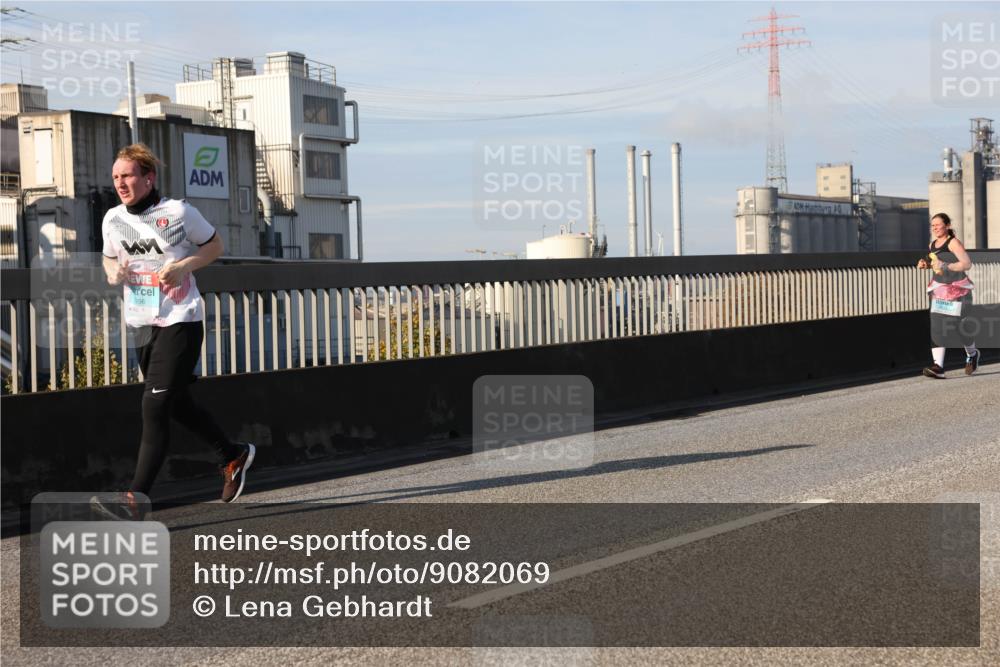 03.10.2025 - Köhlbrandbrückenlauf Lena Gebhardt http://msf.ph/oto/9082069 03.10.2025 10:04:25 Position 2  meine-sportfotos.de