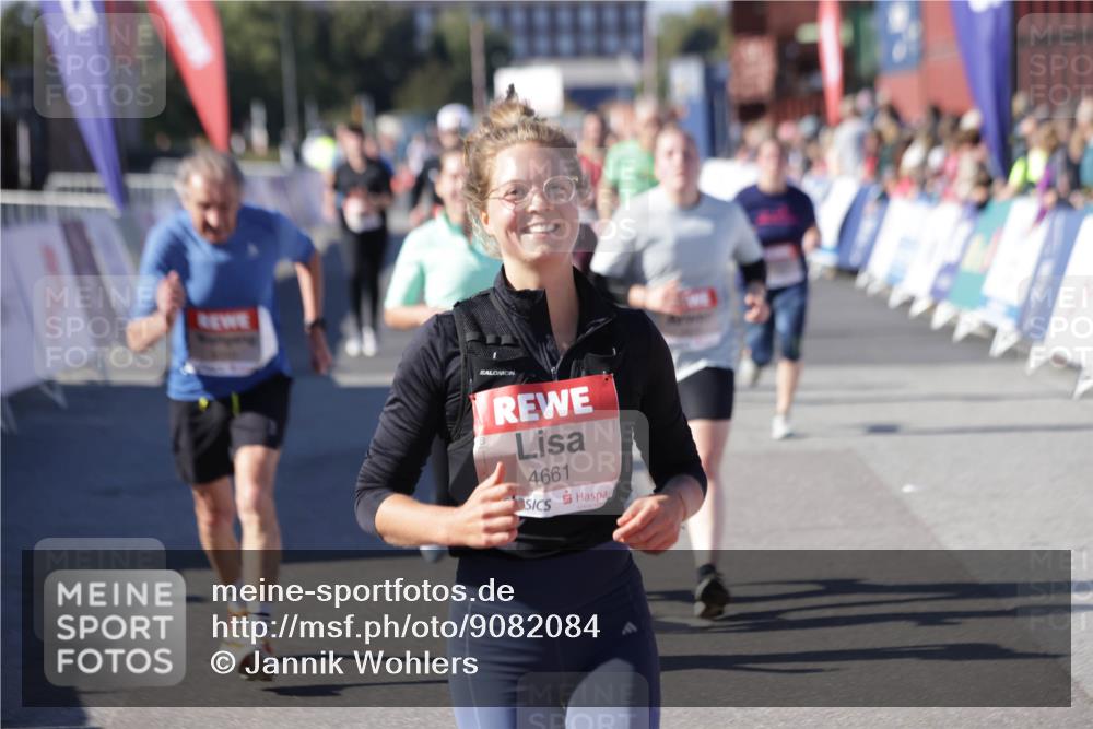 03.10.2025 - Köhlbrandbrückenlauf Jannik Wohlers http://msf.ph/oto/9082084 03.10.2025 13:18:10 Ziel 4472, 4473, 4581, 4600, 4620, 4661, 4682, 4950, 5209, 5454, 6310, 6326, 6633, 6634 meine-sportfotos.de