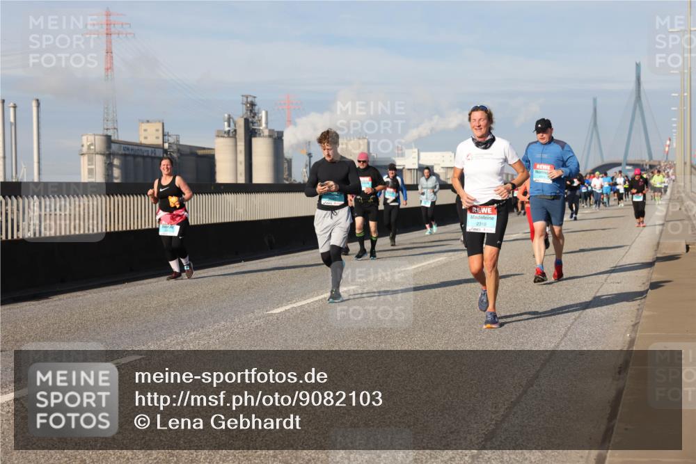 03.10.2025 - Köhlbrandbrückenlauf Lena Gebhardt http://msf.ph/oto/9082103 03.10.2025 10:04:26 Position 2 2319, 2001 meine-sportfotos.de
