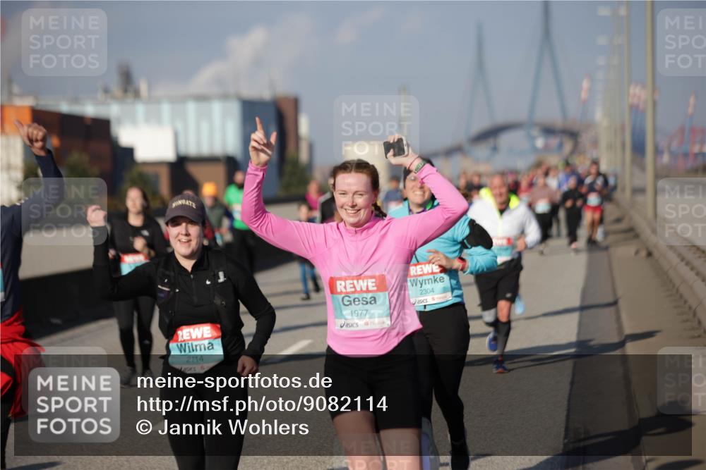 03.10.2025 - Köhlbrandbrückenlauf Jannik Wohlers http://msf.ph/oto/9082114 03.10.2025 10:05:16 Position 3 2114, 1977, 2304 meine-sportfotos.de
