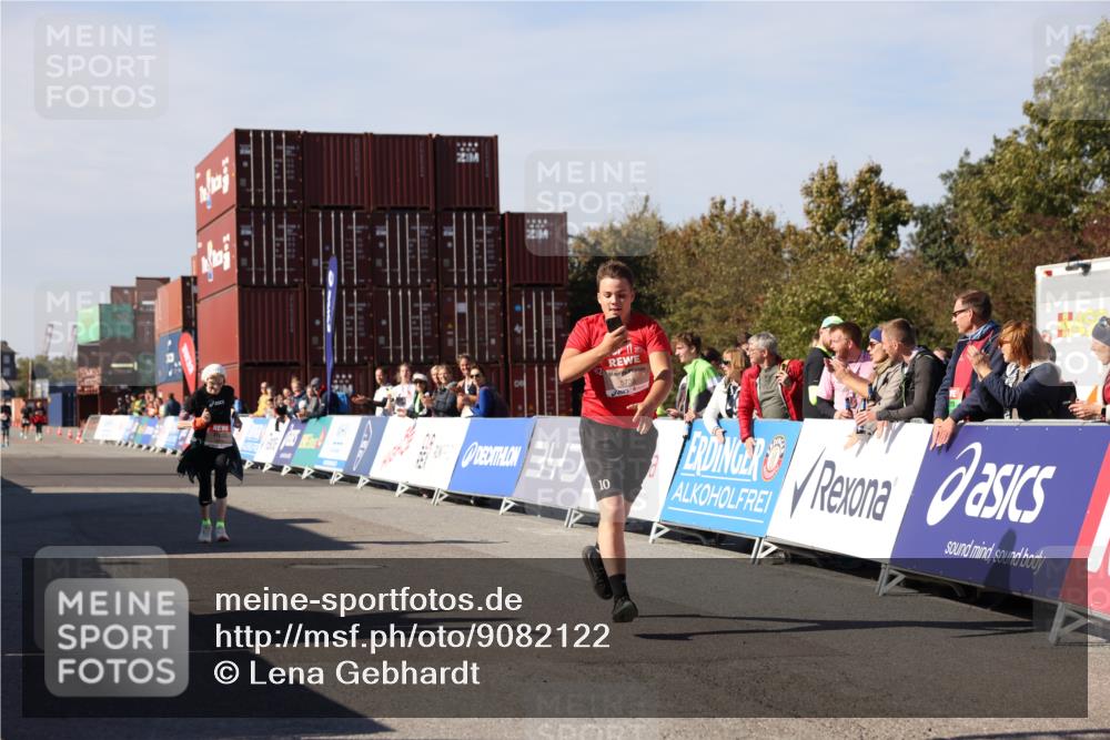 03.10.2025 - Köhlbrandbrückenlauf Lena Gebhardt http://msf.ph/oto/9082122 03.10.2025 13:48:17 Ziel 4824, 5735, 6164, 6165 meine-sportfotos.de