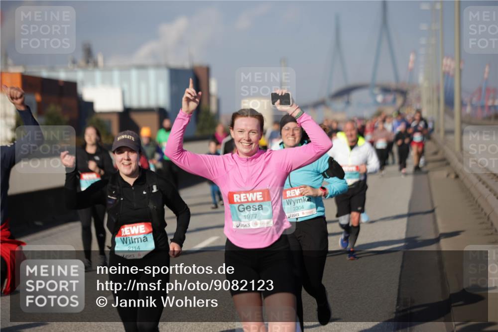 03.10.2025 - Köhlbrandbrückenlauf Jannik Wohlers http://msf.ph/oto/9082123 03.10.2025 10:05:16 Position 3 2114, 1977, 2304 meine-sportfotos.de