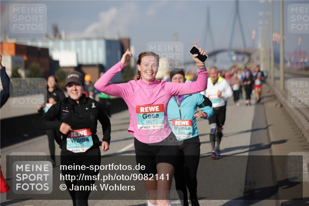 03.10.2025 - Köhlbrandbrückenlauf Jannik Wohlers http://msf.ph/oto/9082141 03.10.2025 10:05:16 Position 3 2114, 1977, 2304 meine-sportfotos.de