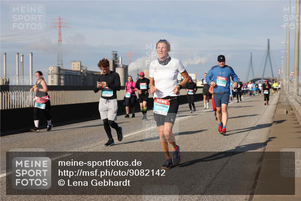 03.10.2025 - Köhlbrandbrückenlauf Lena Gebhardt http://msf.ph/oto/9082142 03.10.2025 10:04:27 Position 2 3291, 2319 meine-sportfotos.de