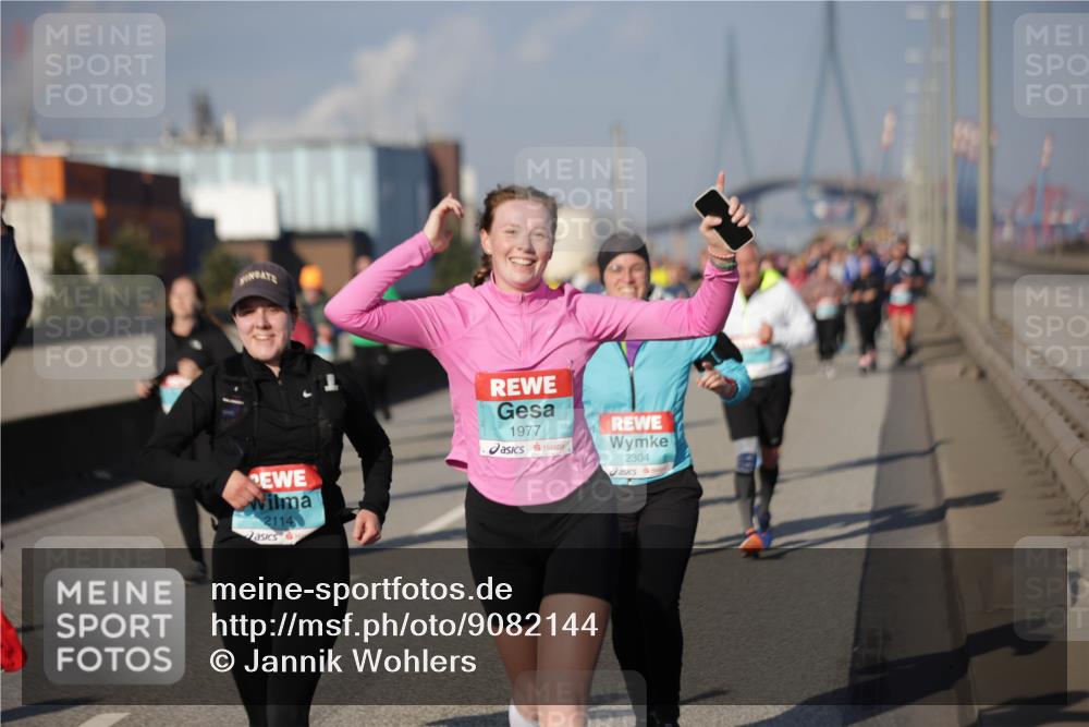 03.10.2025 - Köhlbrandbrückenlauf Jannik Wohlers http://msf.ph/oto/9082144 03.10.2025 10:05:16 Position 3 2114, 1977, 2304 meine-sportfotos.de