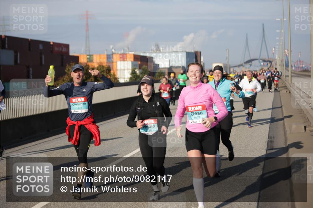 03.10.2025 - Köhlbrandbrückenlauf Jannik Wohlers http://msf.ph/oto/9082147 03.10.2025 10:05:17 Position 3 1976, 2114, 1977 meine-sportfotos.de