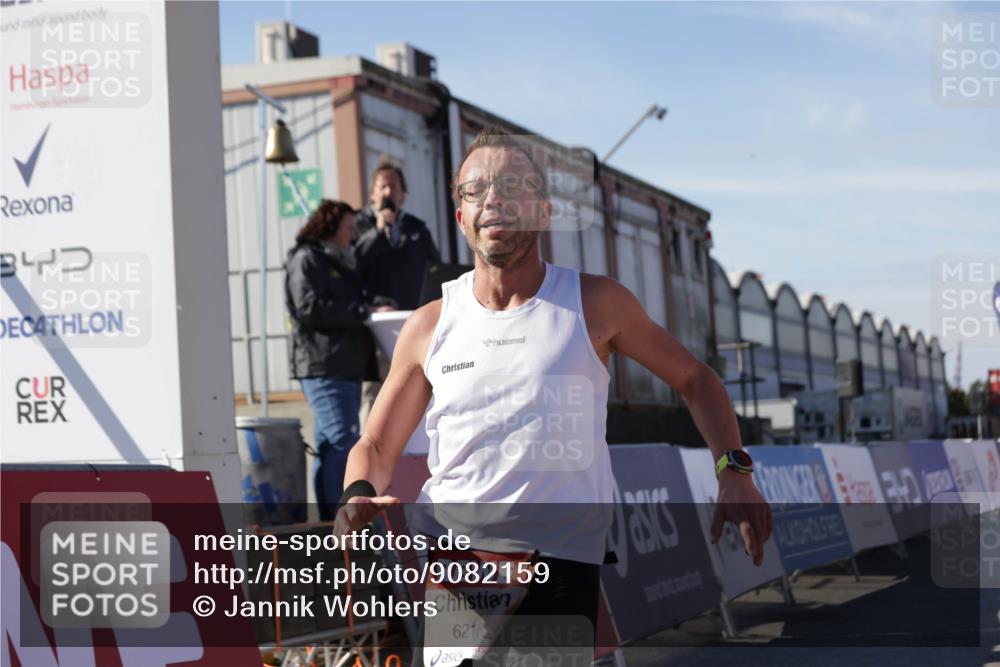 03.10.2025 - Köhlbrandbrückenlauf Jannik Wohlers http://msf.ph/oto/9082159 03.10.2025 12:50:59 Ziel 4072, 6216, 6552 meine-sportfotos.de