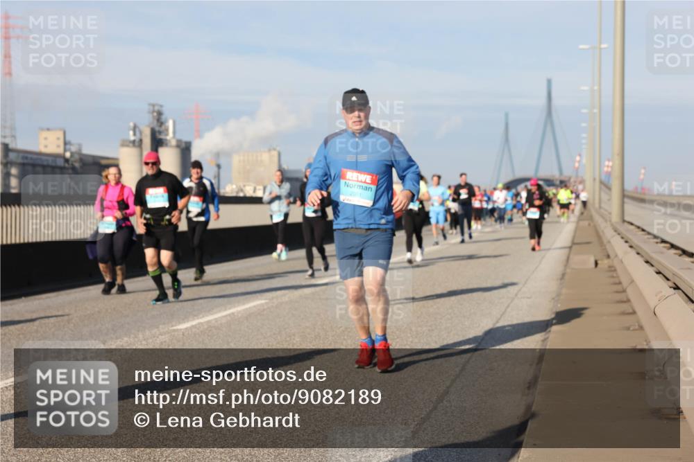 03.10.2025 - Köhlbrandbrückenlauf Lena Gebhardt http://msf.ph/oto/9082189 03.10.2025 10:04:29 Position 2 2001 meine-sportfotos.de