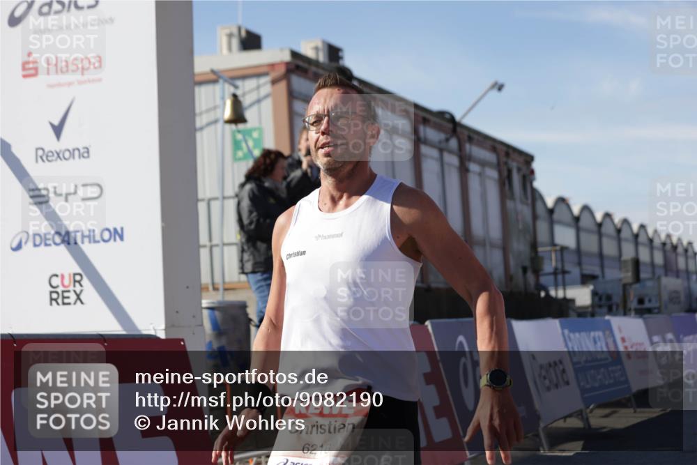 03.10.2025 - Köhlbrandbrückenlauf Jannik Wohlers http://msf.ph/oto/9082190 03.10.2025 12:50:59 Ziel 4072, 6216, 6552 meine-sportfotos.de