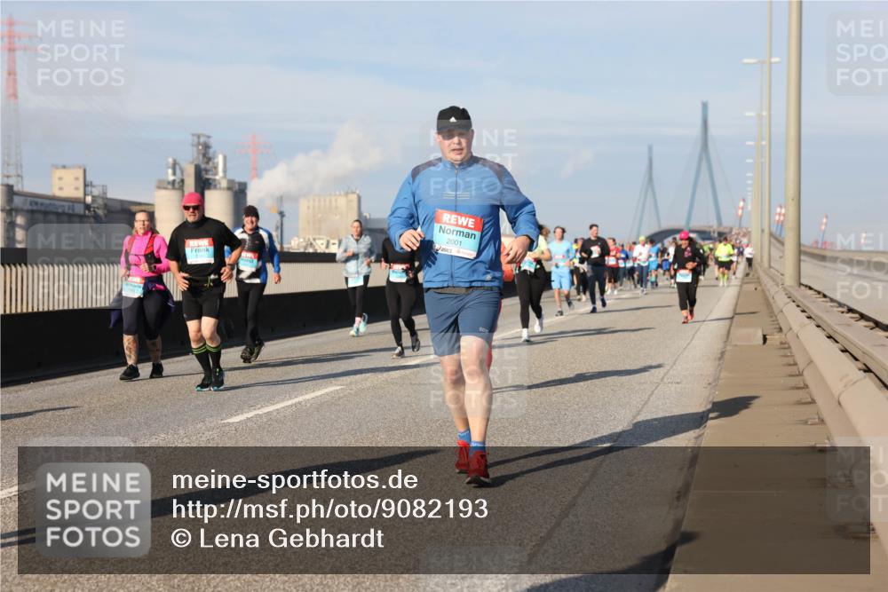 03.10.2025 - Köhlbrandbrückenlauf Lena Gebhardt http://msf.ph/oto/9082193 03.10.2025 10:04:29 Position 2 2001 meine-sportfotos.de