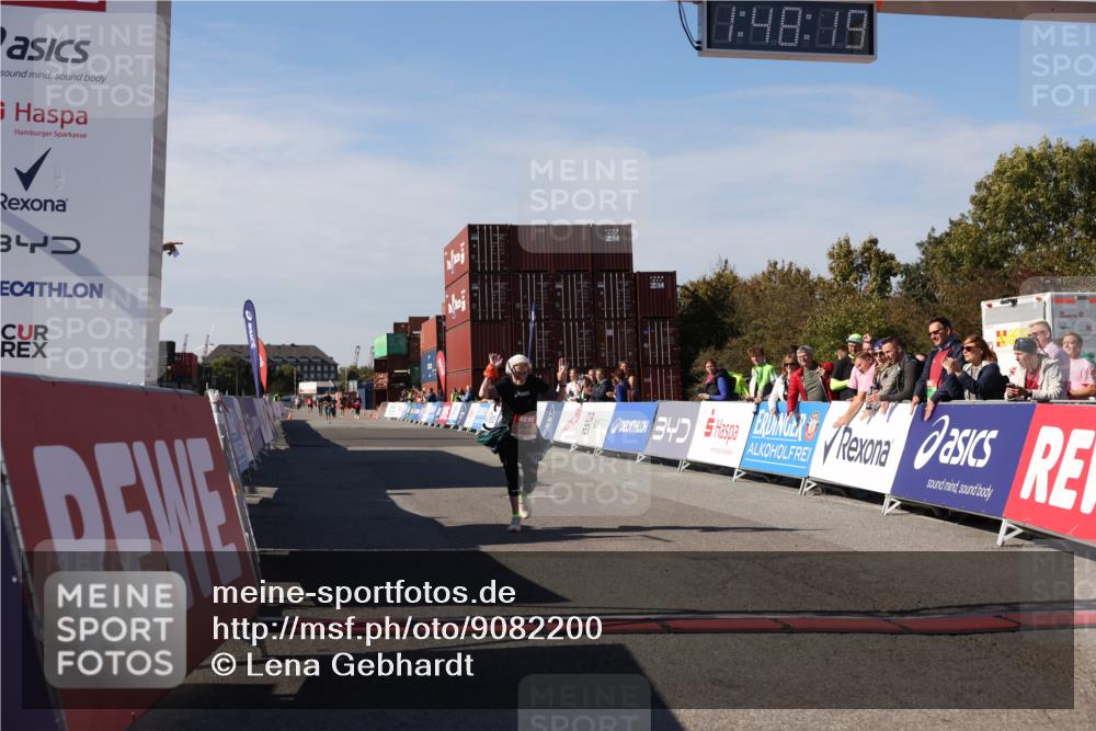 03.10.2025 - Köhlbrandbrückenlauf Lena Gebhardt http://msf.ph/oto/9082200 03.10.2025 13:48:19 Ziel 4824, 5735, 6164, 6165 meine-sportfotos.de