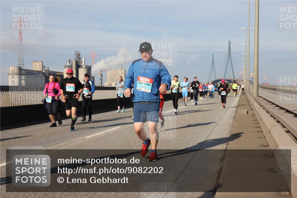03.10.2025 - Köhlbrandbrückenlauf Lena Gebhardt http://msf.ph/oto/9082202 03.10.2025 10:04:29 Position 2 2001 meine-sportfotos.de