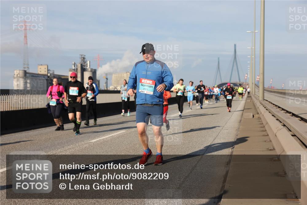 03.10.2025 - Köhlbrandbrückenlauf Lena Gebhardt http://msf.ph/oto/9082209 03.10.2025 10:04:29 Position 2 2001 meine-sportfotos.de