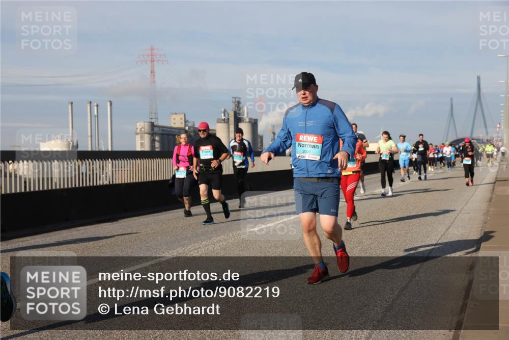 03.10.2025 - Köhlbrandbrückenlauf Lena Gebhardt http://msf.ph/oto/9082219 03.10.2025 10:04:29 Position 2 2001 meine-sportfotos.de