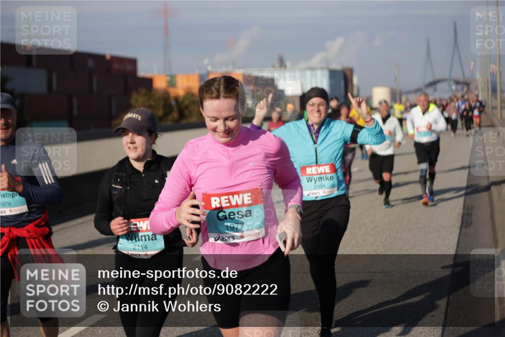 03.10.2025 - Köhlbrandbrückenlauf Jannik Wohlers http://msf.ph/oto/9082222 03.10.2025 10:05:18 Position 3 1976, 2114, 1977, 2304 meine-sportfotos.de