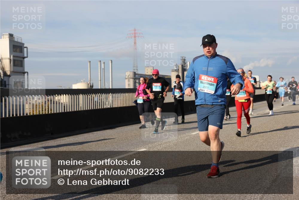 03.10.2025 - Köhlbrandbrückenlauf Lena Gebhardt http://msf.ph/oto/9082233 03.10.2025 10:04:30 Position 2 2001 meine-sportfotos.de