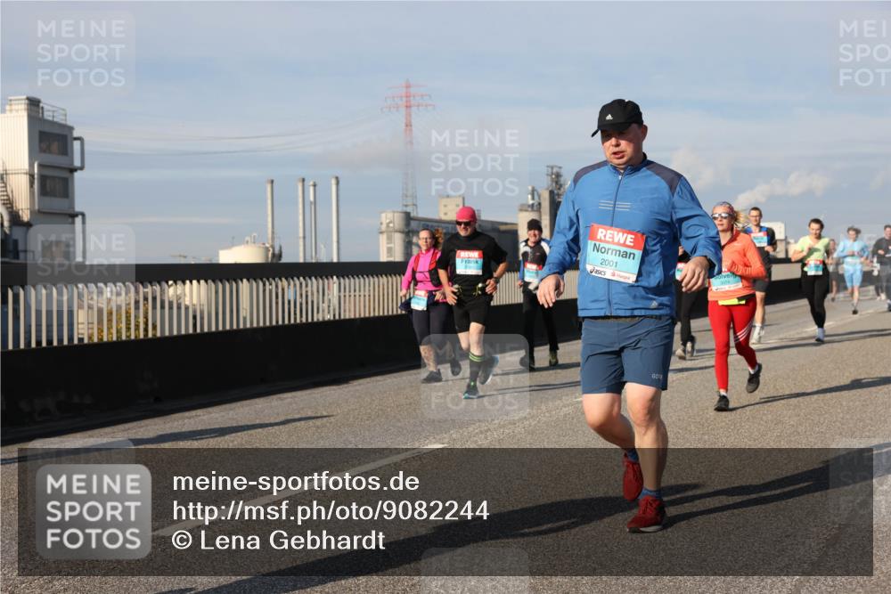 03.10.2025 - Köhlbrandbrückenlauf Lena Gebhardt http://msf.ph/oto/9082244 03.10.2025 10:04:30 Position 2 2001 meine-sportfotos.de