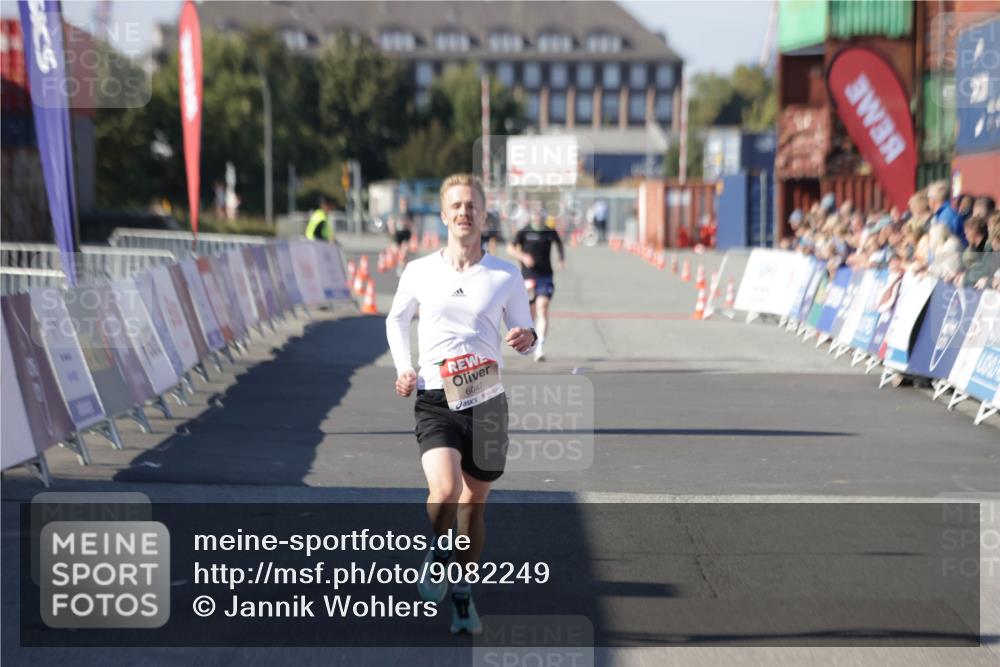 03.10.2025 - Köhlbrandbrückenlauf Jannik Wohlers http://msf.ph/oto/9082249 03.10.2025 12:51:17 Ziel 6047 meine-sportfotos.de