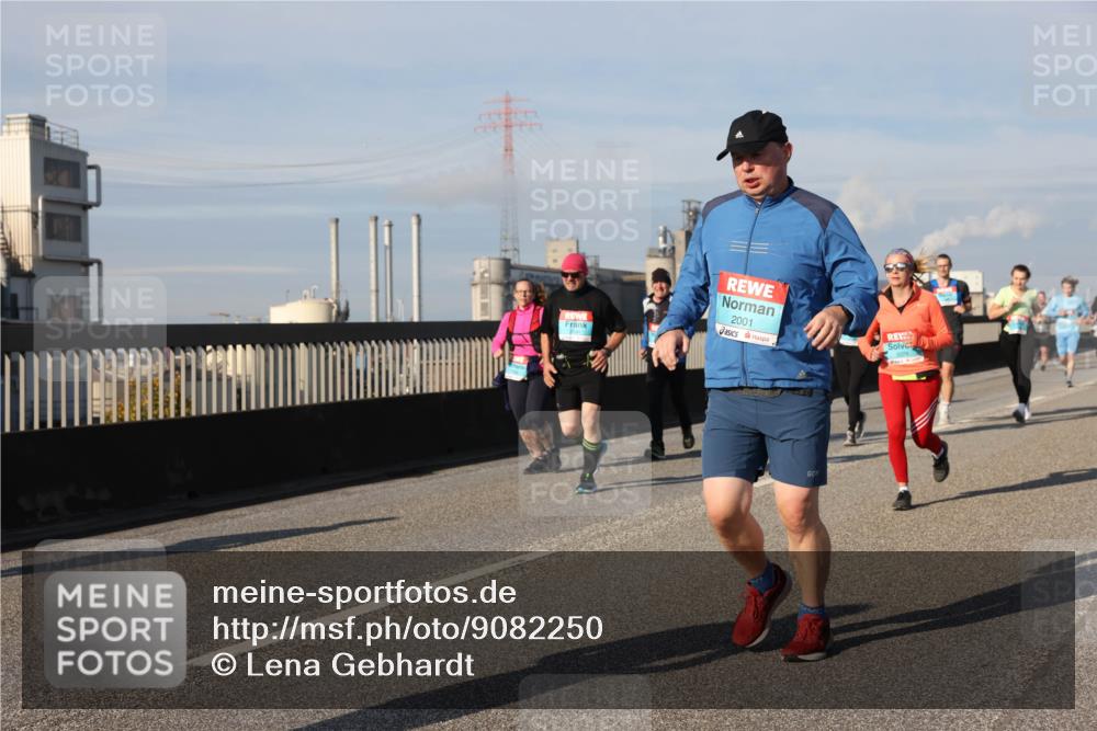 03.10.2025 - Köhlbrandbrückenlauf Lena Gebhardt http://msf.ph/oto/9082250 03.10.2025 10:04:30 Position 2 2001 meine-sportfotos.de