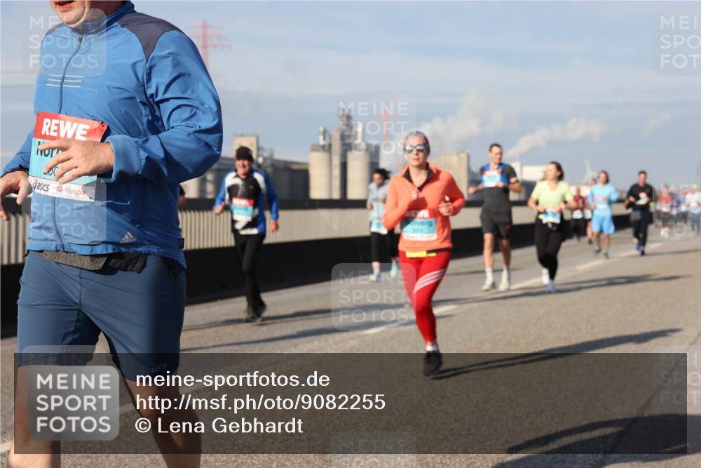 03.10.2025 - Köhlbrandbrückenlauf Lena Gebhardt http://msf.ph/oto/9082255 03.10.2025 10:04:31 Position 2  meine-sportfotos.de