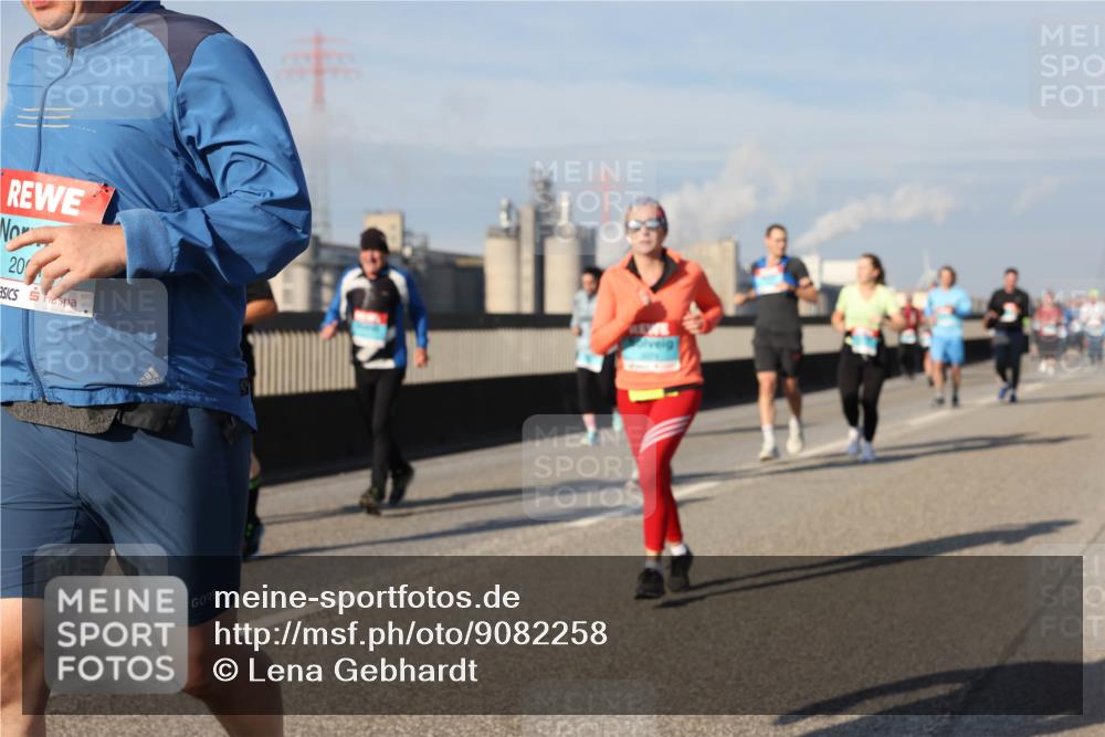 03.10.2025 - Köhlbrandbrückenlauf Lena Gebhardt http://msf.ph/oto/9082258 03.10.2025 10:04:31 Position 2 20 meine-sportfotos.de