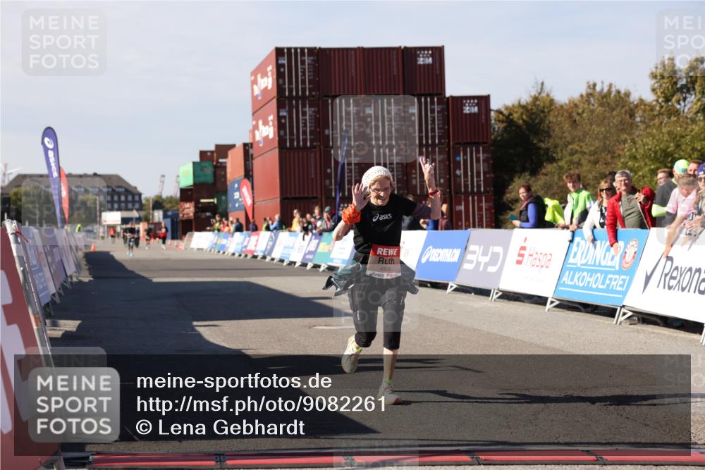 03.10.2025 - Köhlbrandbrückenlauf Lena Gebhardt http://msf.ph/oto/9082261 03.10.2025 13:48:20 Ziel 4824, 5735, 6164, 6165 meine-sportfotos.de