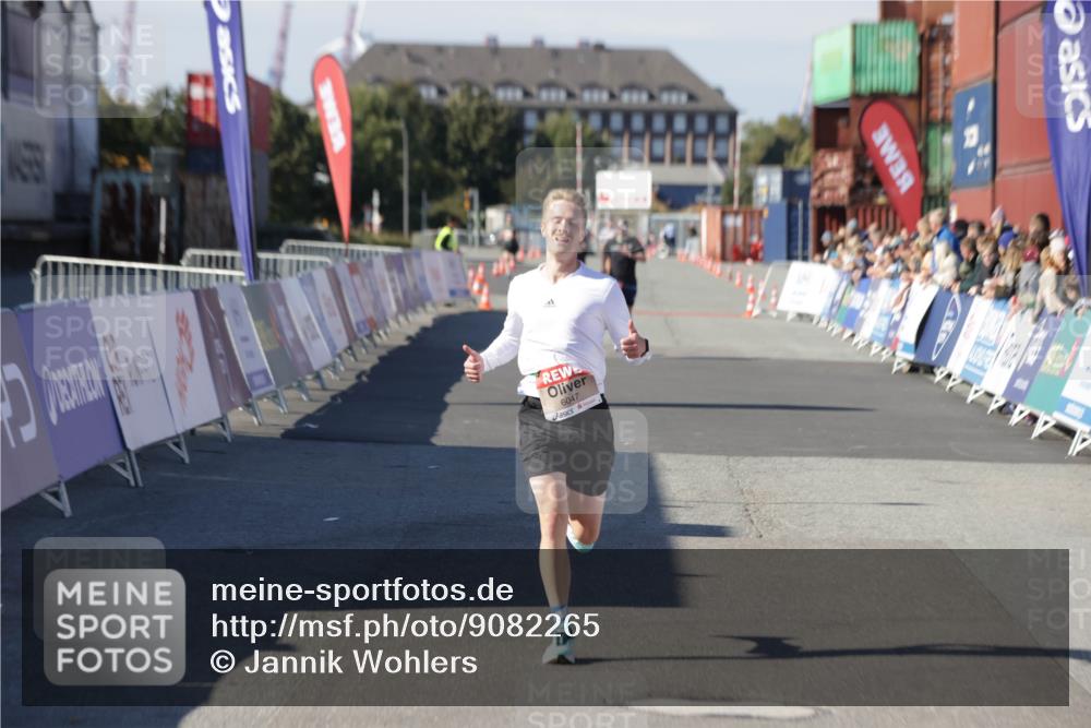 03.10.2025 - Köhlbrandbrückenlauf Jannik Wohlers http://msf.ph/oto/9082265 03.10.2025 12:51:18 Ziel 6047 meine-sportfotos.de