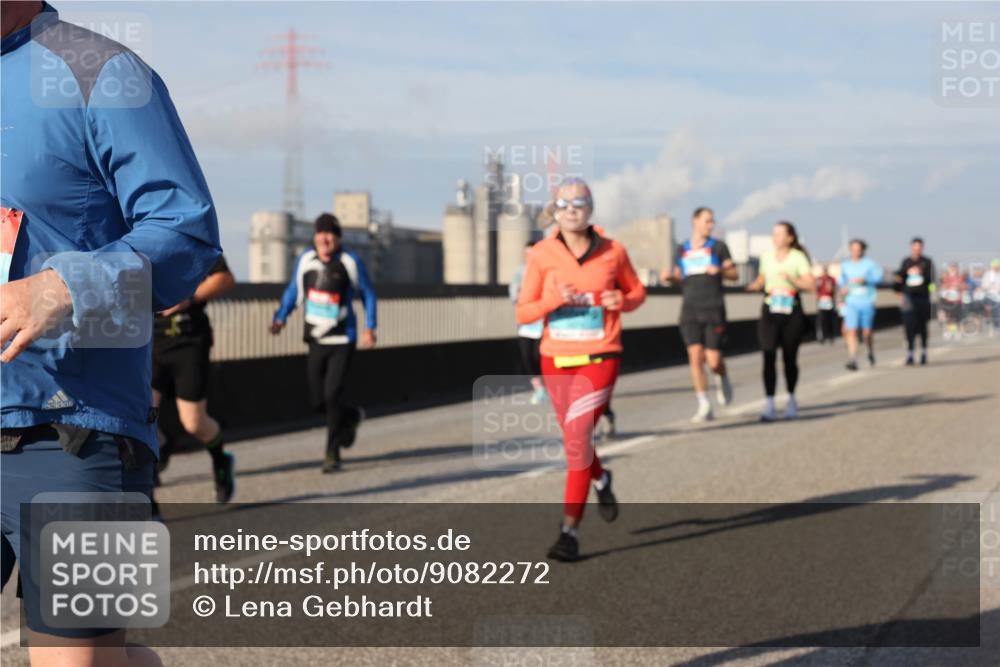 03.10.2025 - Köhlbrandbrückenlauf Lena Gebhardt http://msf.ph/oto/9082272 03.10.2025 10:04:31 Position 2  meine-sportfotos.de