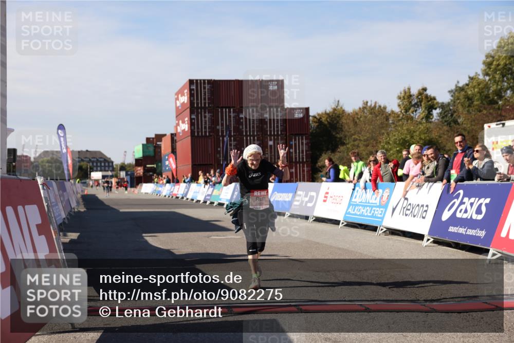 03.10.2025 - Köhlbrandbrückenlauf Lena Gebhardt http://msf.ph/oto/9082275 03.10.2025 13:48:20 Ziel 4824, 5735, 6164, 6165 meine-sportfotos.de