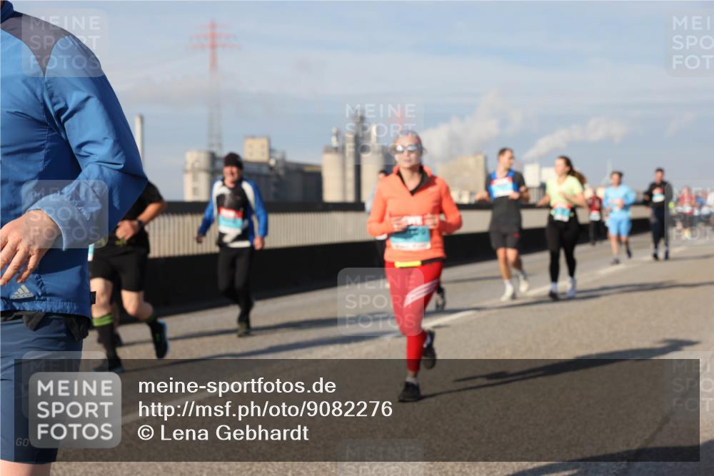 03.10.2025 - Köhlbrandbrückenlauf Lena Gebhardt http://msf.ph/oto/9082276 03.10.2025 10:04:31 Position 2  meine-sportfotos.de