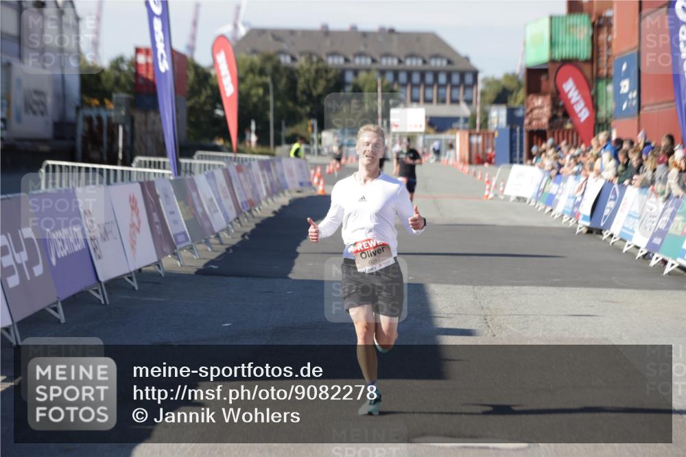 03.10.2025 - Köhlbrandbrückenlauf Jannik Wohlers http://msf.ph/oto/9082278 03.10.2025 12:51:18 Ziel 6047 meine-sportfotos.de