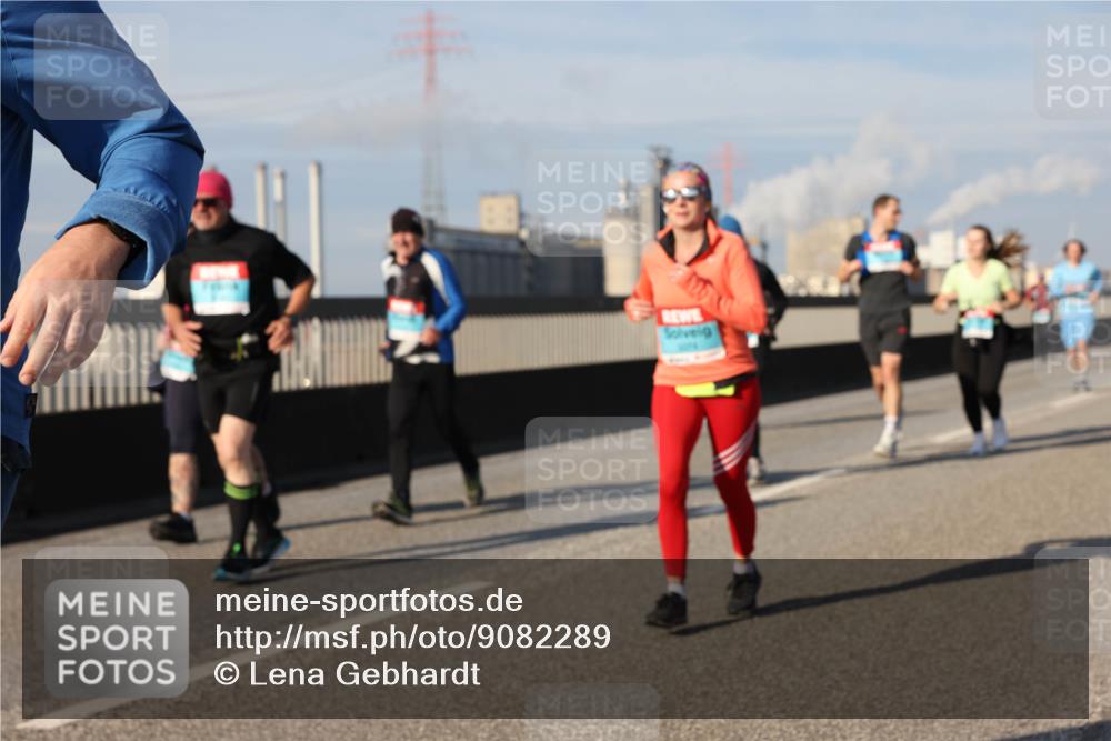 03.10.2025 - Köhlbrandbrückenlauf Lena Gebhardt http://msf.ph/oto/9082289 03.10.2025 10:04:31 Position 2  meine-sportfotos.de