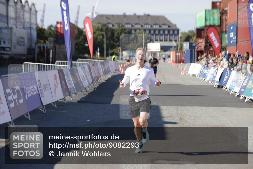 03.10.2025 - Köhlbrandbrückenlauf Jannik Wohlers http://msf.ph/oto/9082293 03.10.2025 12:51:18 Ziel 6047 meine-sportfotos.de