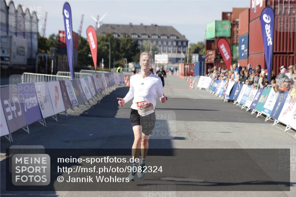 03.10.2025 - Köhlbrandbrückenlauf Jannik Wohlers http://msf.ph/oto/9082324 03.10.2025 12:51:19 Ziel 6047 meine-sportfotos.de