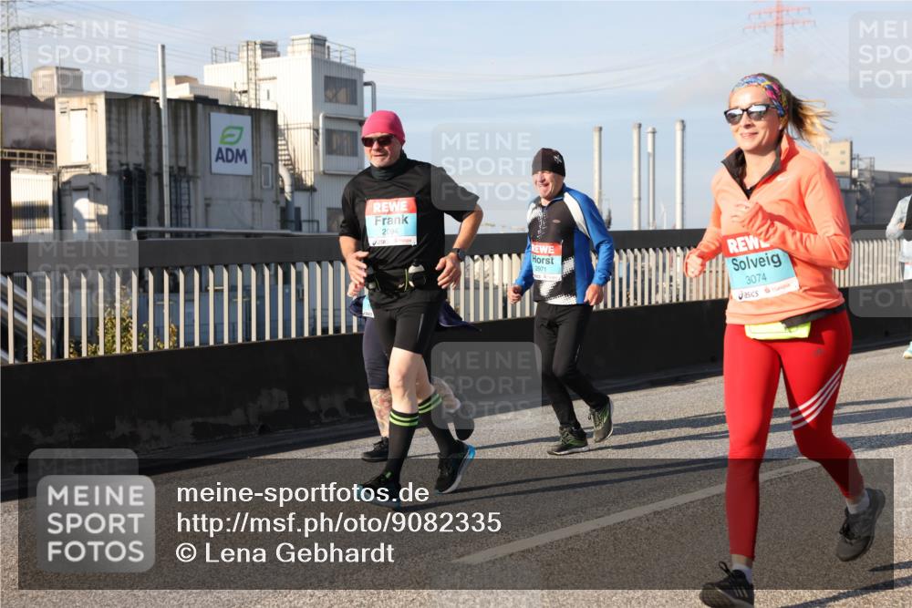 03.10.2025 - Köhlbrandbrückenlauf Lena Gebhardt http://msf.ph/oto/9082335 03.10.2025 10:04:32 Position 2 2094, 2971, 3074 meine-sportfotos.de