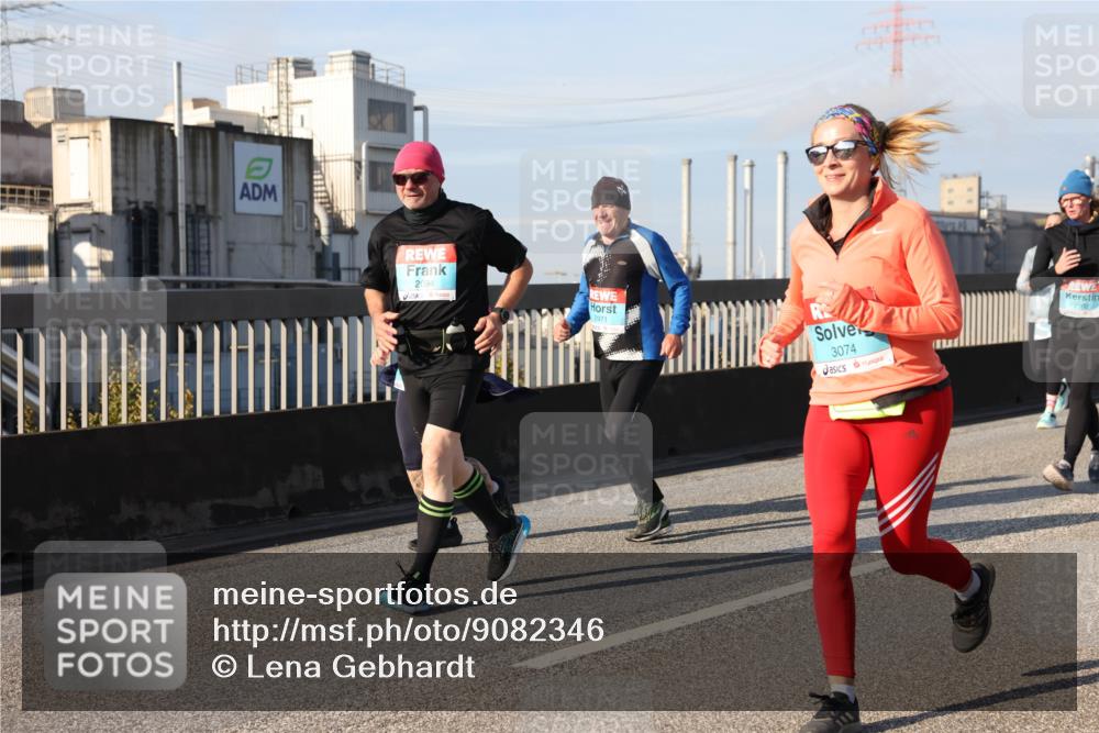 03.10.2025 - Köhlbrandbrückenlauf Lena Gebhardt http://msf.ph/oto/9082346 03.10.2025 10:04:32 Position 2 2094, 2971, 3074 meine-sportfotos.de