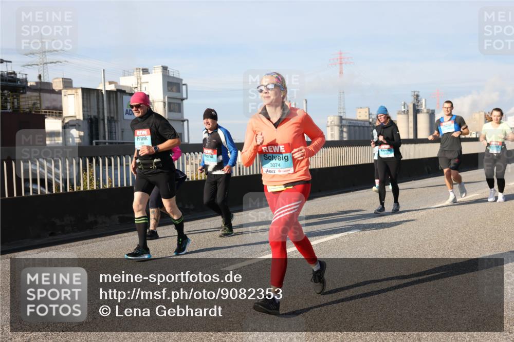 03.10.2025 - Köhlbrandbrückenlauf Lena Gebhardt http://msf.ph/oto/9082353 03.10.2025 10:04:32 Position 2 3074 meine-sportfotos.de