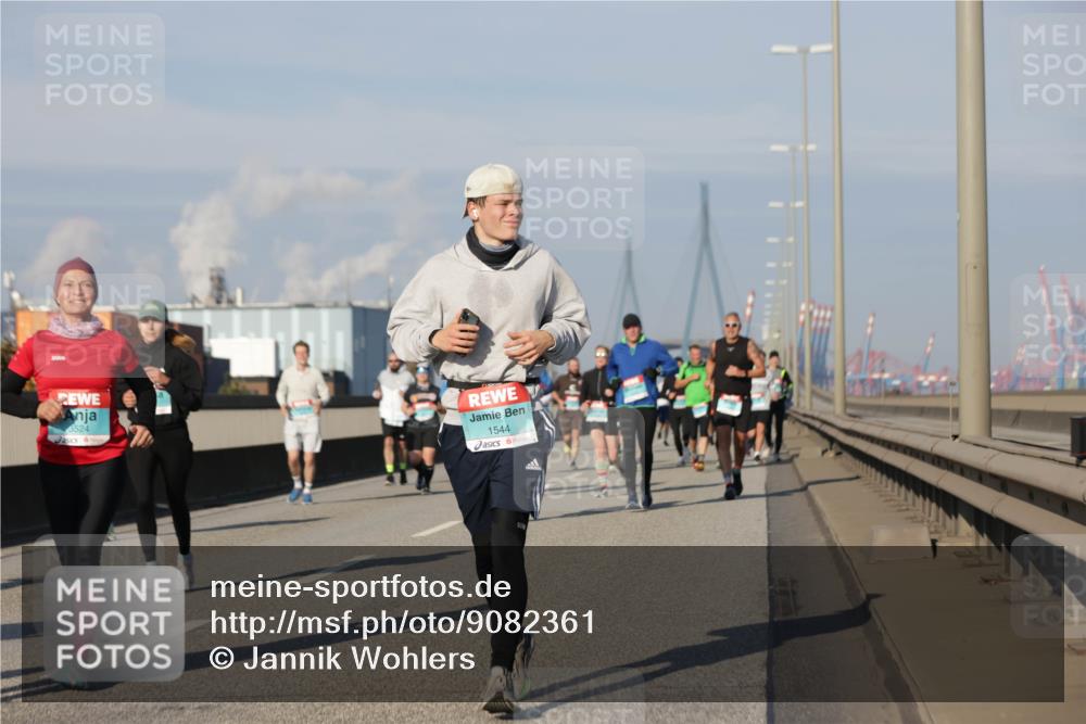 03.10.2025 - Köhlbrandbrückenlauf Jannik Wohlers http://msf.ph/oto/9082361 03.10.2025 09:55:02 Position 3 3524, 1544 meine-sportfotos.de