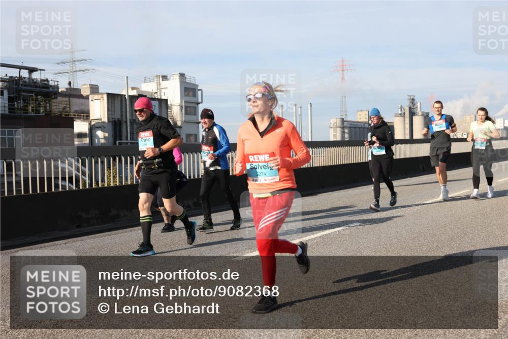 03.10.2025 - Köhlbrandbrückenlauf Lena Gebhardt http://msf.ph/oto/9082368 03.10.2025 10:04:32 Position 2 3074 meine-sportfotos.de