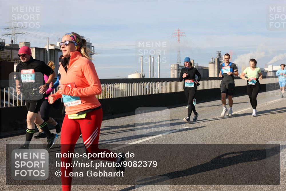 03.10.2025 - Köhlbrandbrückenlauf Lena Gebhardt http://msf.ph/oto/9082379 03.10.2025 10:04:33 Position 2 2094, 3074 meine-sportfotos.de