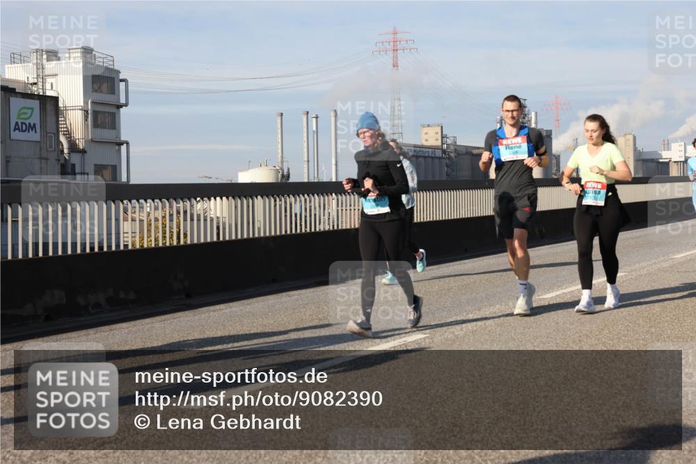 03.10.2025 - Köhlbrandbrückenlauf Lena Gebhardt http://msf.ph/oto/9082390 03.10.2025 10:04:33 Position 2 2374 meine-sportfotos.de