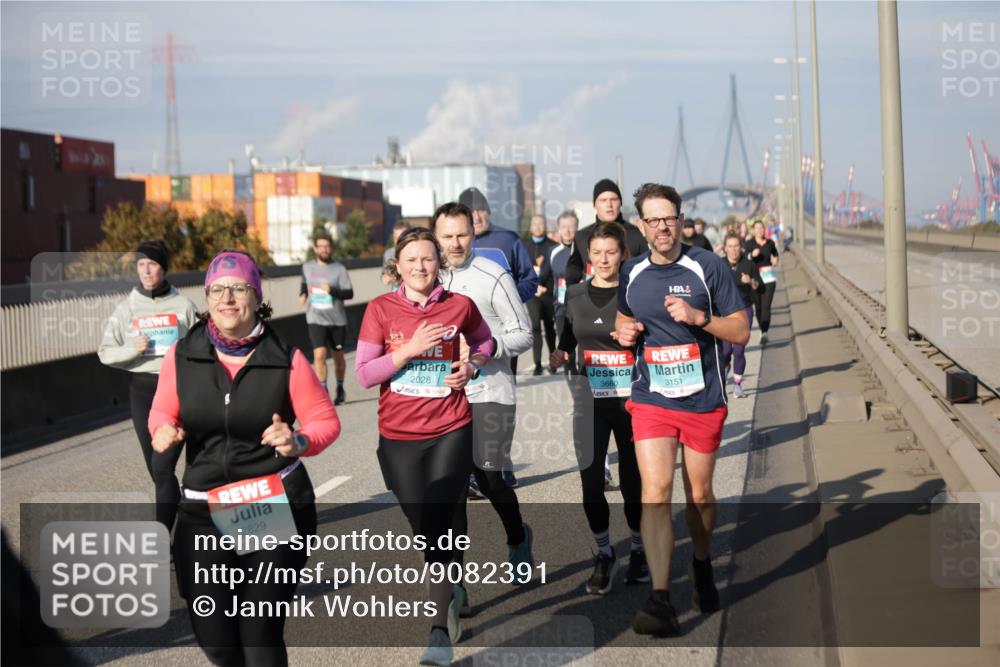 03.10.2025 - Köhlbrandbrückenlauf Jannik Wohlers http://msf.ph/oto/9082391 03.10.2025 10:05:36 Position 3 2829, 2028, 3660, 3151 meine-sportfotos.de