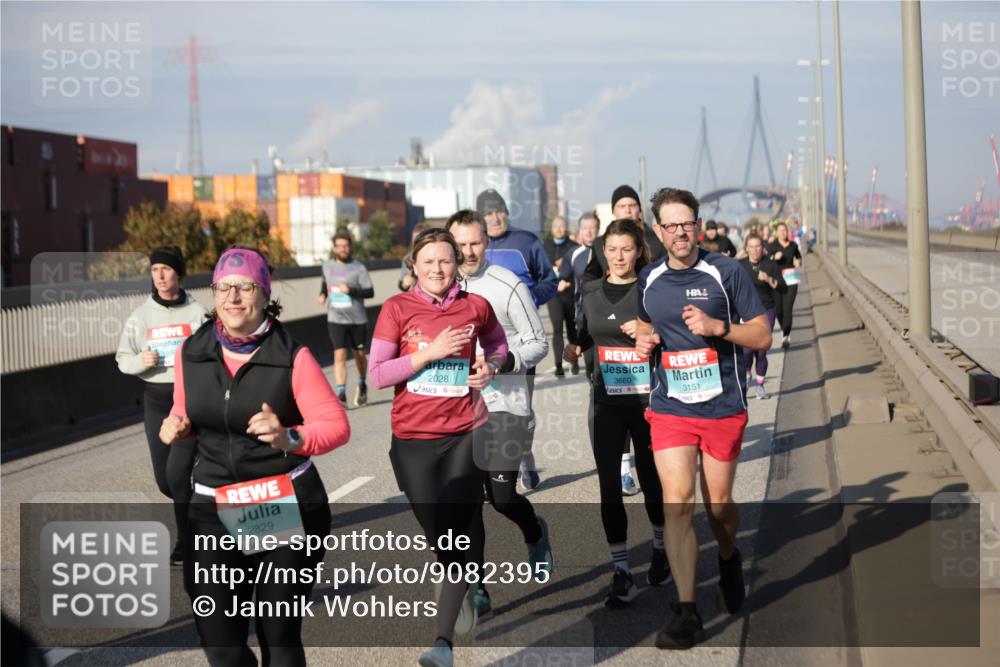 03.10.2025 - Köhlbrandbrückenlauf Jannik Wohlers http://msf.ph/oto/9082395 03.10.2025 10:05:36 Position 3 2829, 2028, 3660, 3151 meine-sportfotos.de
