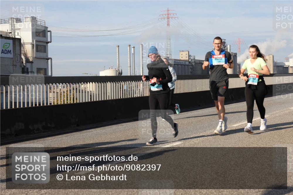 03.10.2025 - Köhlbrandbrückenlauf Lena Gebhardt http://msf.ph/oto/9082397 03.10.2025 10:04:33 Position 2 2374 meine-sportfotos.de