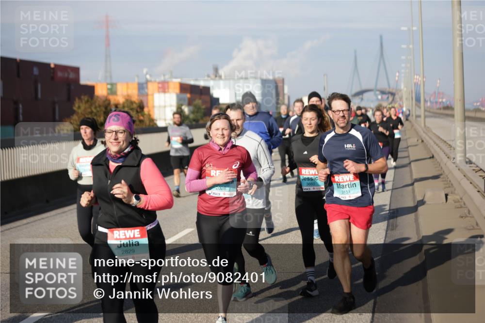 03.10.2025 - Köhlbrandbrückenlauf Jannik Wohlers http://msf.ph/oto/9082401 03.10.2025 10:05:36 Position 3 2829, 2028, 3660, 3151 meine-sportfotos.de
