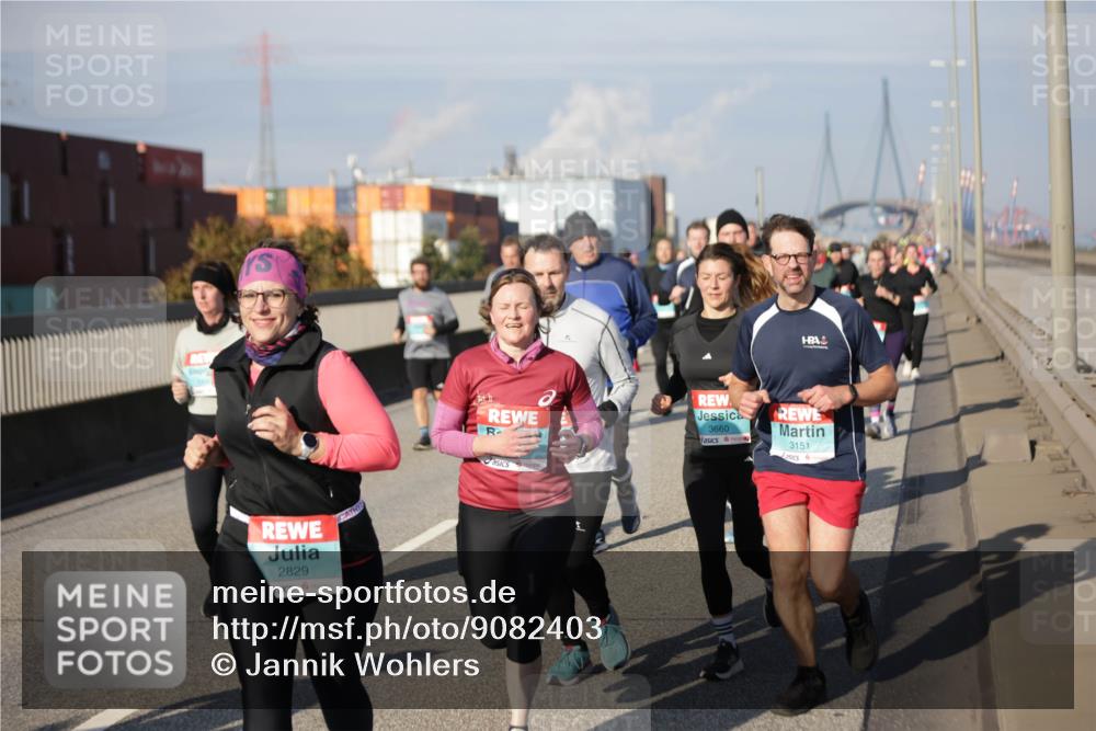 03.10.2025 - Köhlbrandbrückenlauf Jannik Wohlers http://msf.ph/oto/9082403 03.10.2025 10:05:36 Position 3 2829, 3660, 3151 meine-sportfotos.de