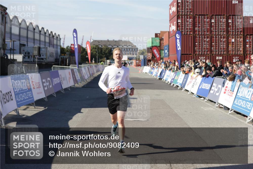 03.10.2025 - Köhlbrandbrückenlauf Jannik Wohlers http://msf.ph/oto/9082409 03.10.2025 12:51:20 Ziel 6047 meine-sportfotos.de