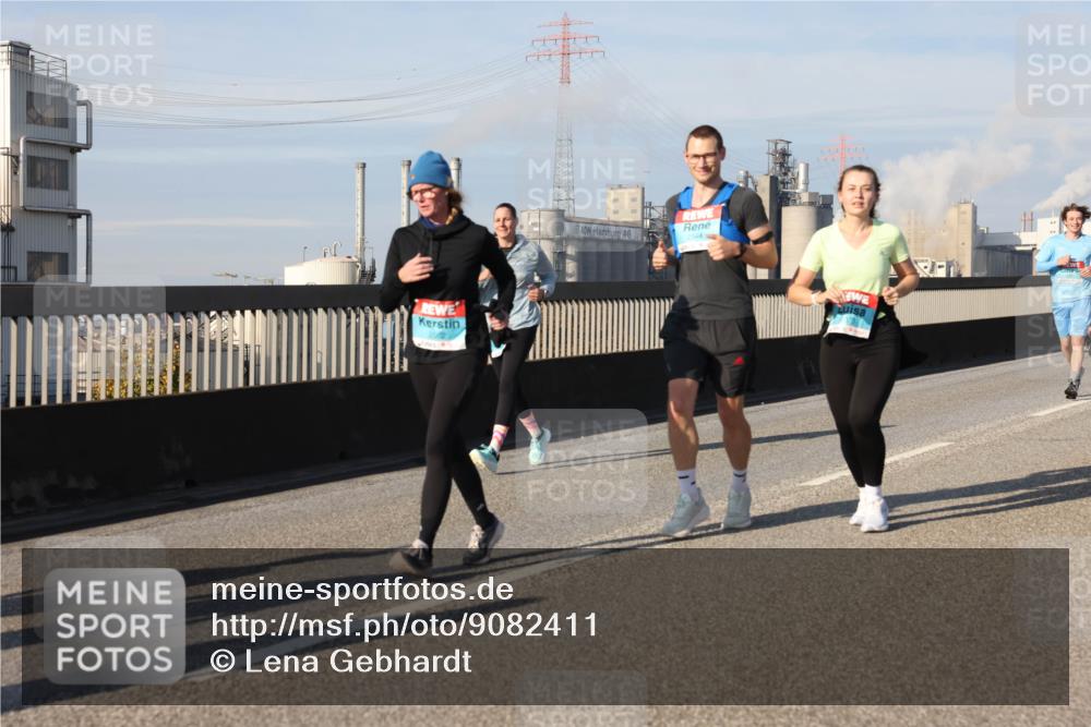 03.10.2025 - Köhlbrandbrückenlauf Lena Gebhardt http://msf.ph/oto/9082411 03.10.2025 10:04:33 Position 2 374 meine-sportfotos.de